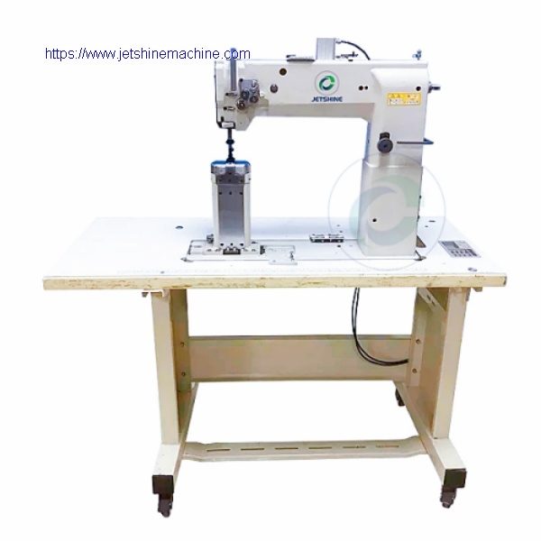 Double needle post bed heavy duty sewing machine